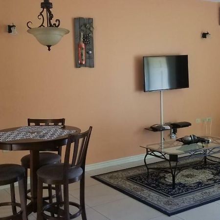 Enfield Apt 12, Executive Suites Ja - Palms מראה חיצוני תמונה