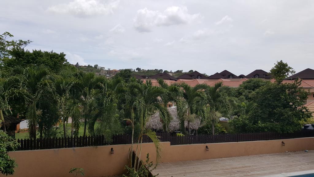 Enfield Apt 12, Executive Suites Ja - Palms מראה חיצוני תמונה