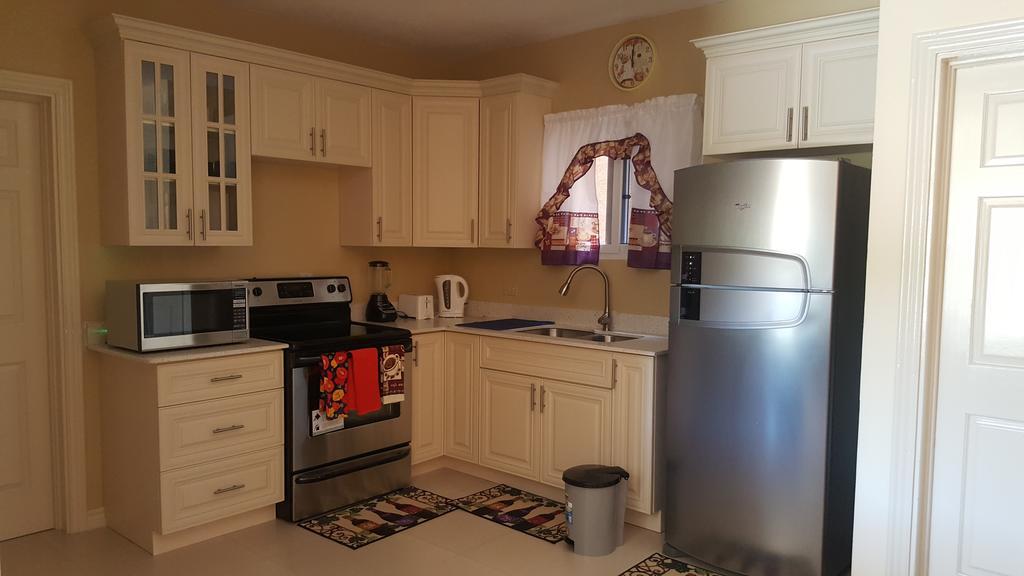 Enfield Apt 12, Executive Suites Ja - Palms מראה חיצוני תמונה