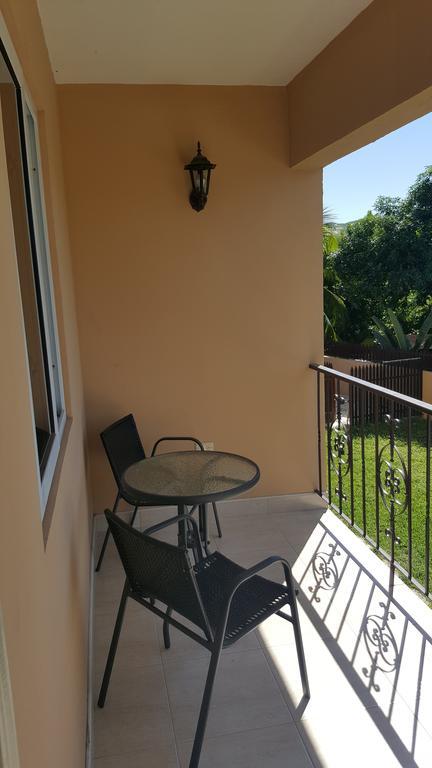 Enfield Apt 12, Executive Suites Ja - Palms מראה חיצוני תמונה