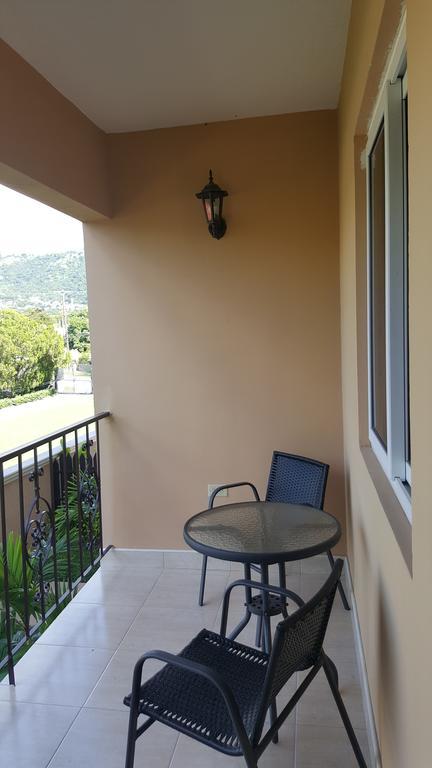 Enfield Apt 12, Executive Suites Ja - Palms מראה חיצוני תמונה
