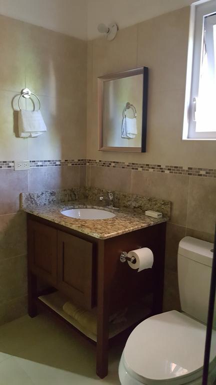 Enfield Apt 12, Executive Suites Ja - Palms מראה חיצוני תמונה