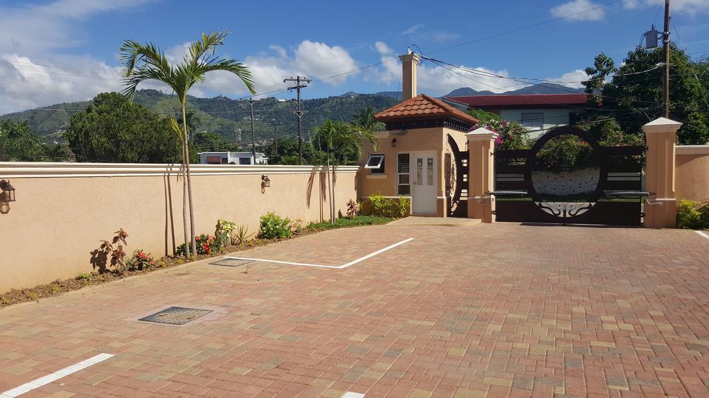 Enfield Apt 12, Executive Suites Ja - Palms מראה חיצוני תמונה