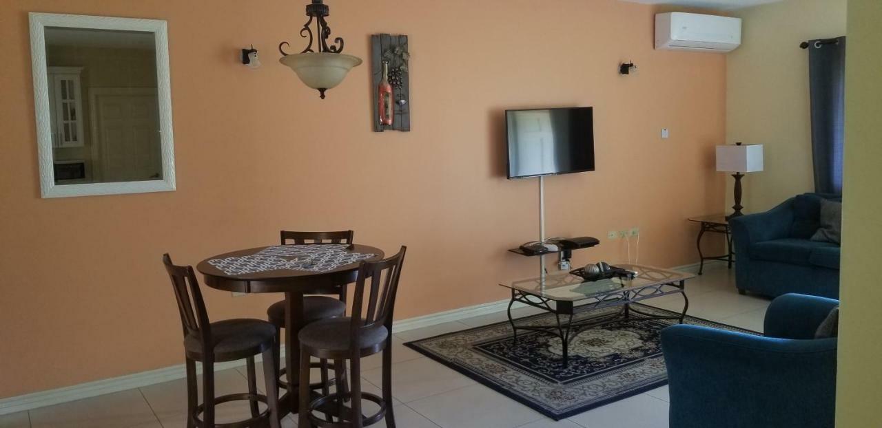Enfield Apt 12, Executive Suites Ja - Palms מראה חיצוני תמונה