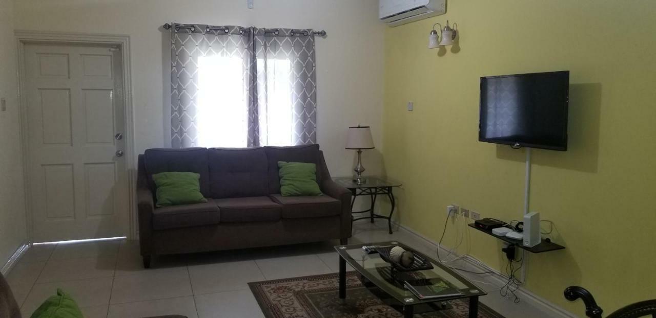 Enfield Apt 12, Executive Suites Ja - Palms מראה חיצוני תמונה